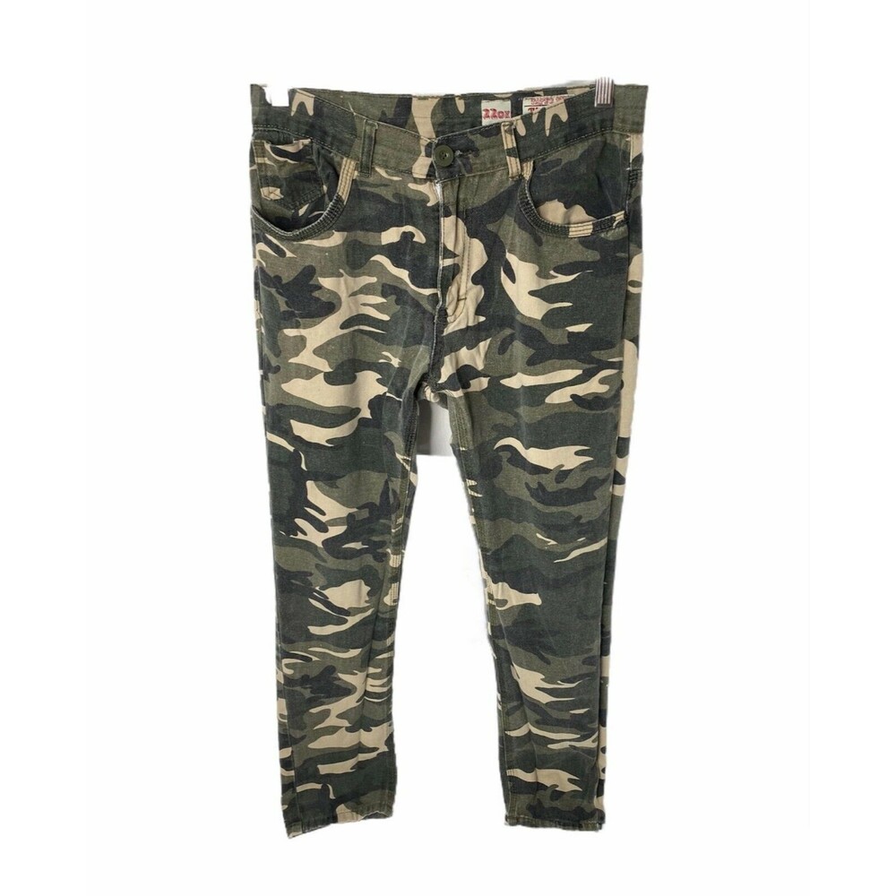 22 oz Brand Women’s Jean's Camouflage 5 Pocket Taper Fit Size 31 x 32
